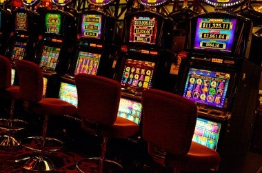 Our kingbet Mandiri and QRIS payment comparison